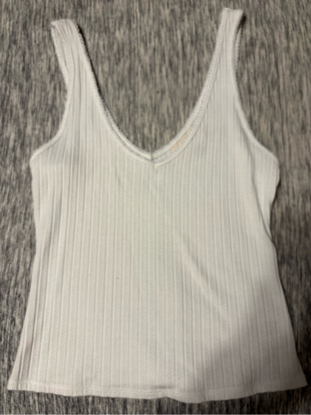 Universal Thread White Ribbed V-Neck Tank Top